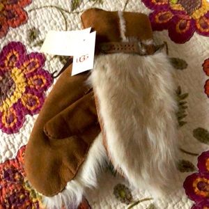 NWT! - UGG Mittens